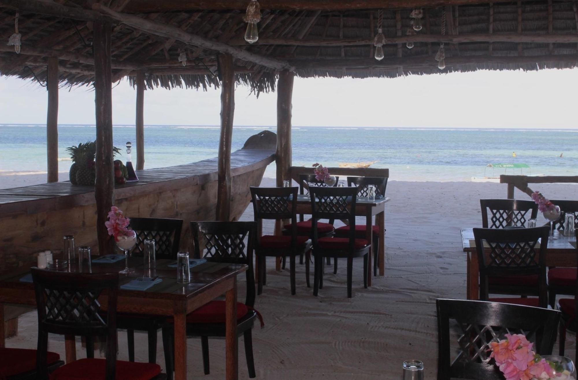 Bianco Azzurro Hotel & Restaurant Pwani Mchangani Exterior photo